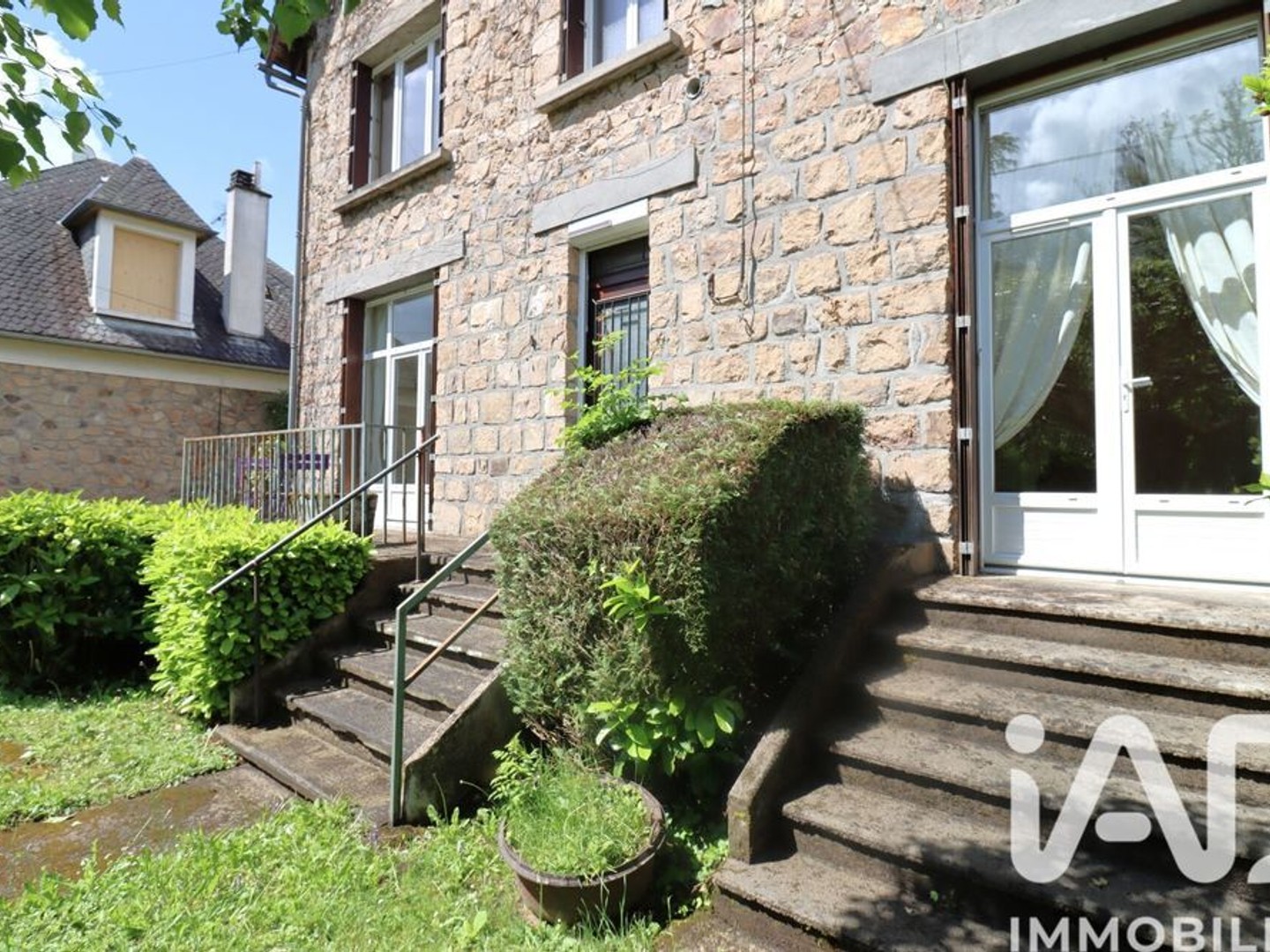 Maison à vendre - 9 pièces - 177m2 - Neuvic (19160)