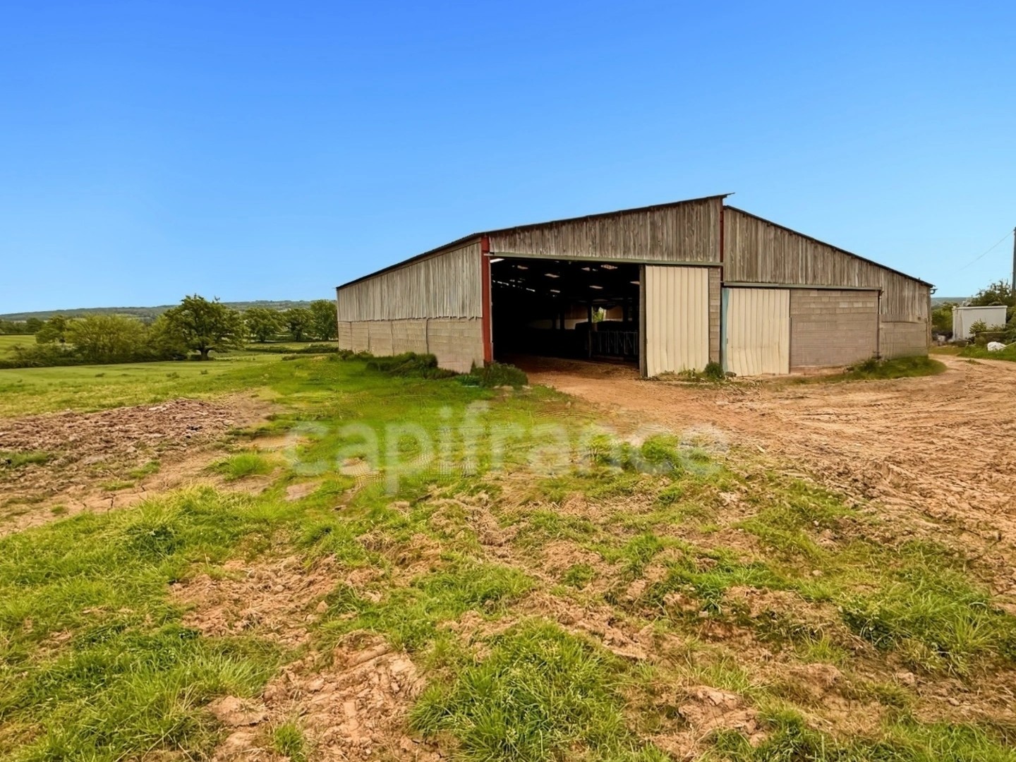 Locaux à vendre - 2 pièces - 30010m2 - Joncy (71460)