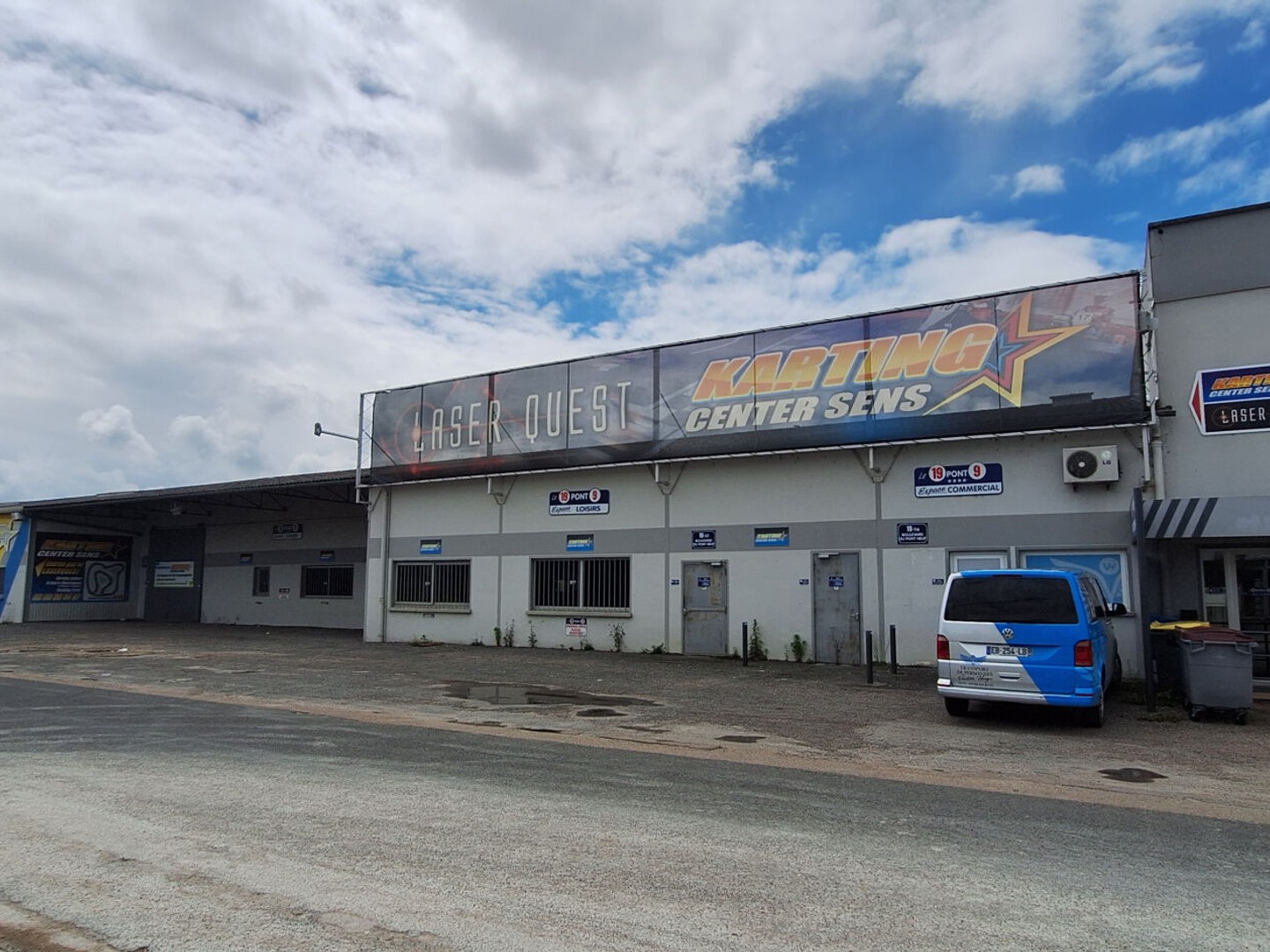 Magasin à vendre - 984m2 - Sens (89100)