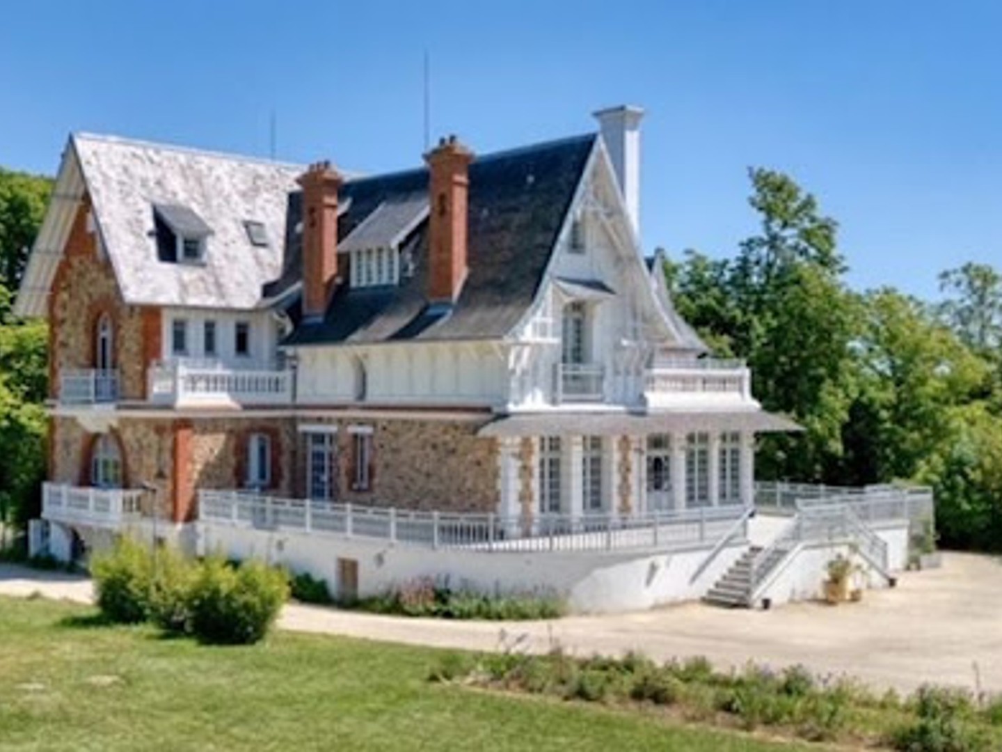 Villa 10 pièces 758 m²