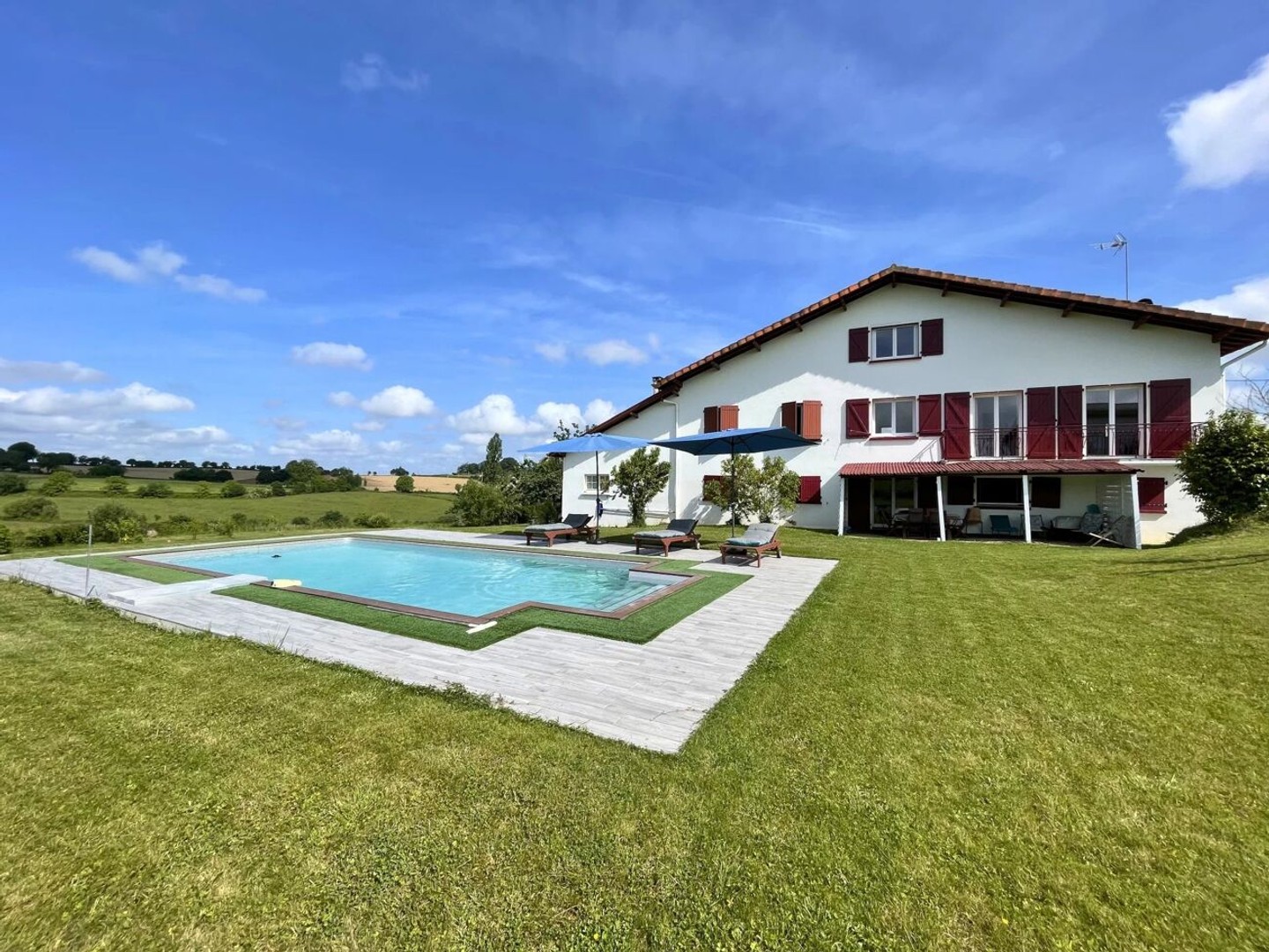 Maison à vendre - 2 pièces - 311m2 - Saint-Palais (33820)