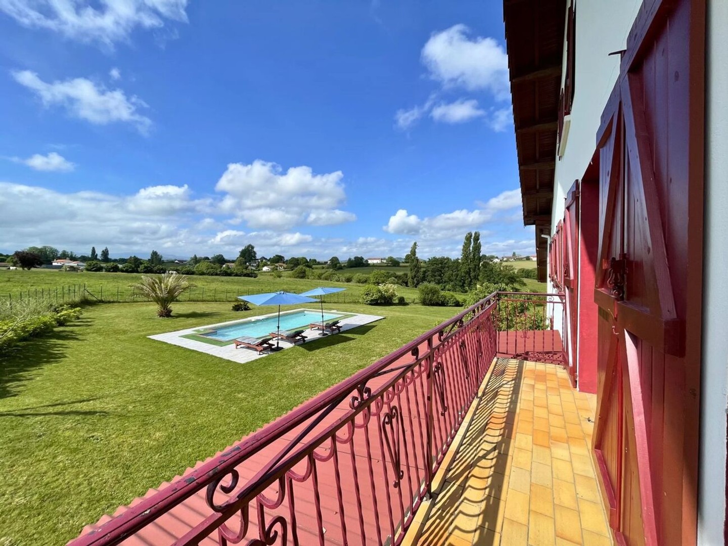 Maison à vendre - 2 pièces - 311m2 - Saint-Palais (33820)