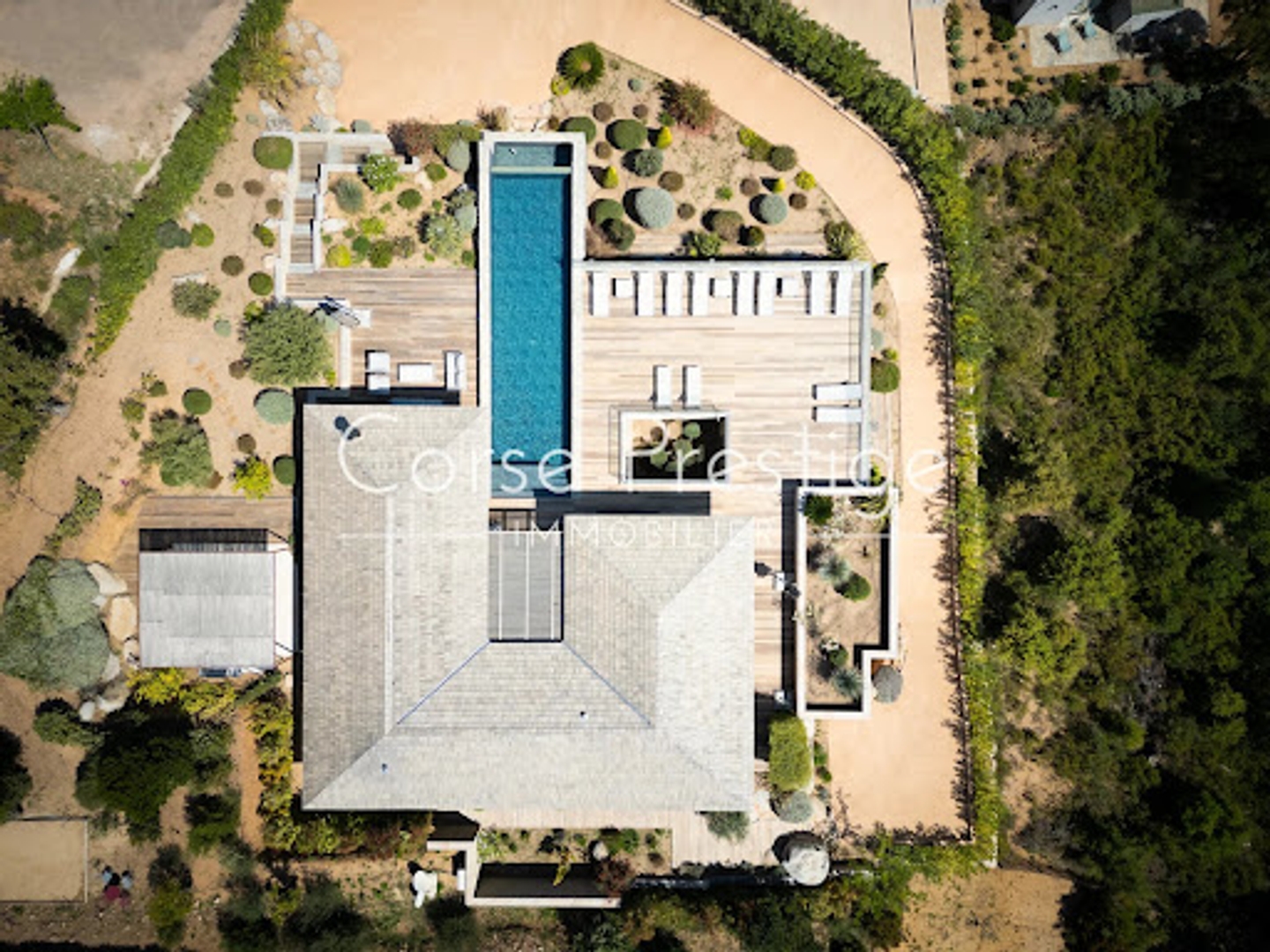 Propriété 7 pièces 240 m²