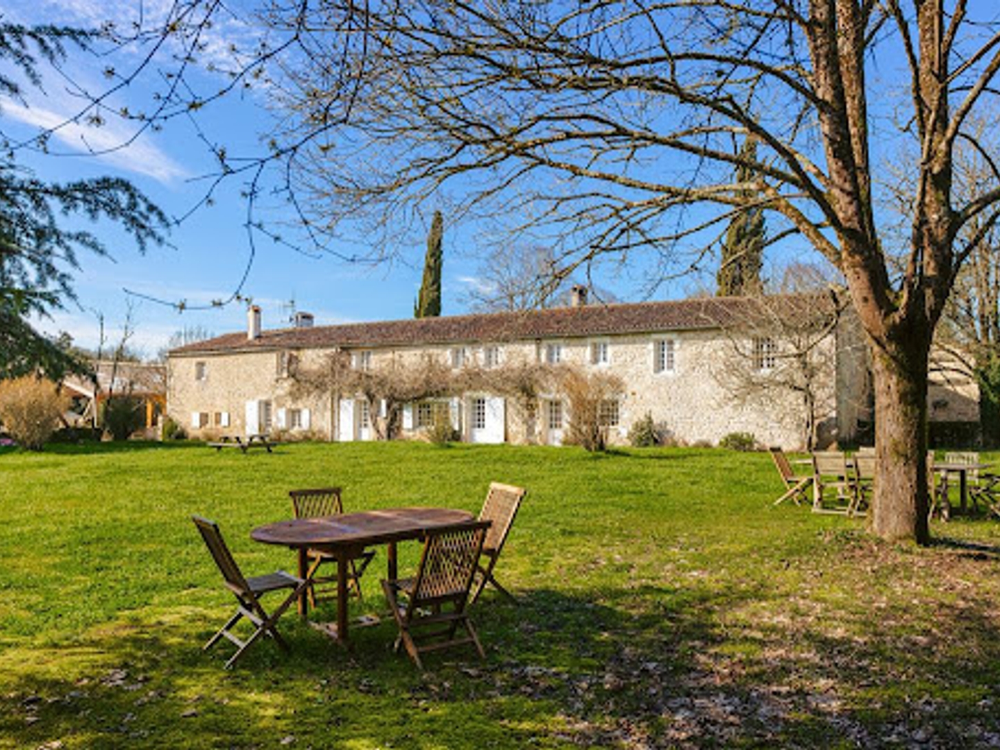 Maison à vendre - 8 pièces - 346m2 - Saint-Savinien (17350)