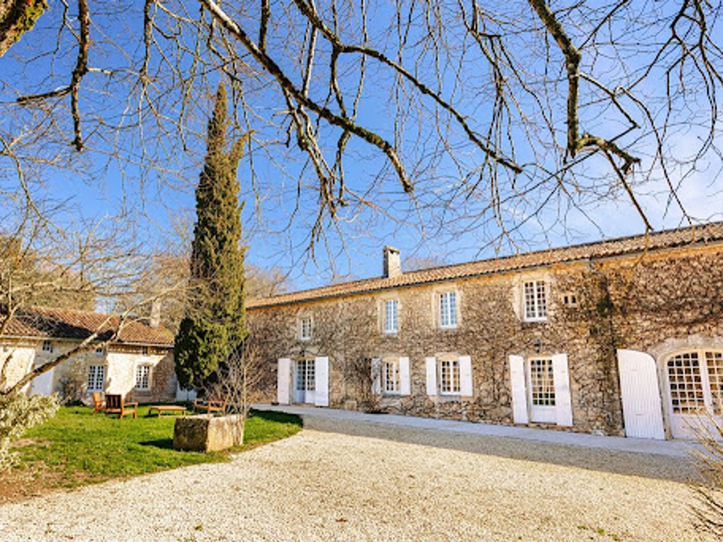 Maison à vendre - 8 pièces - 346m2 - Saint-Savinien (17350)
