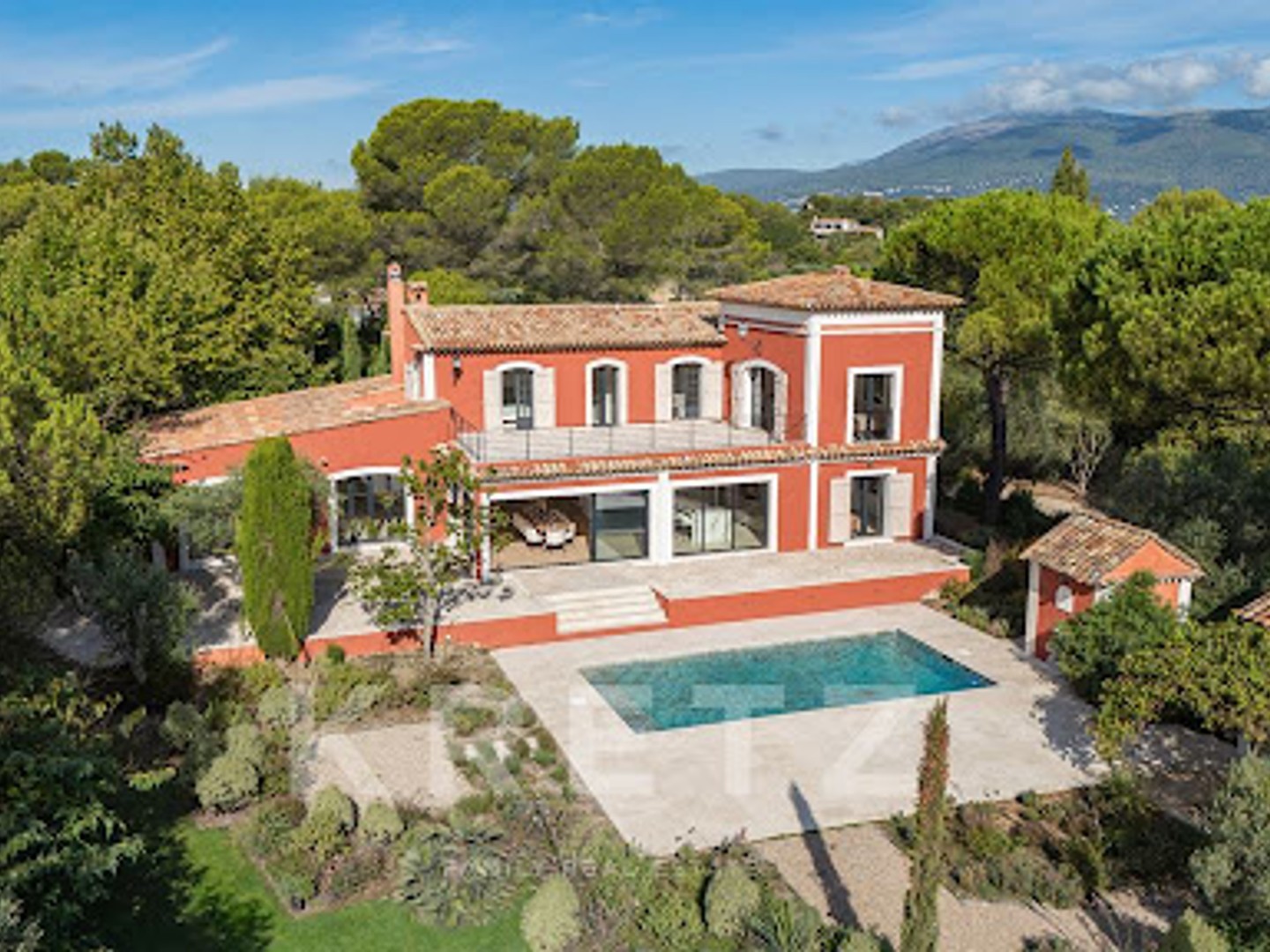 Maison 12 pièces 400 m²