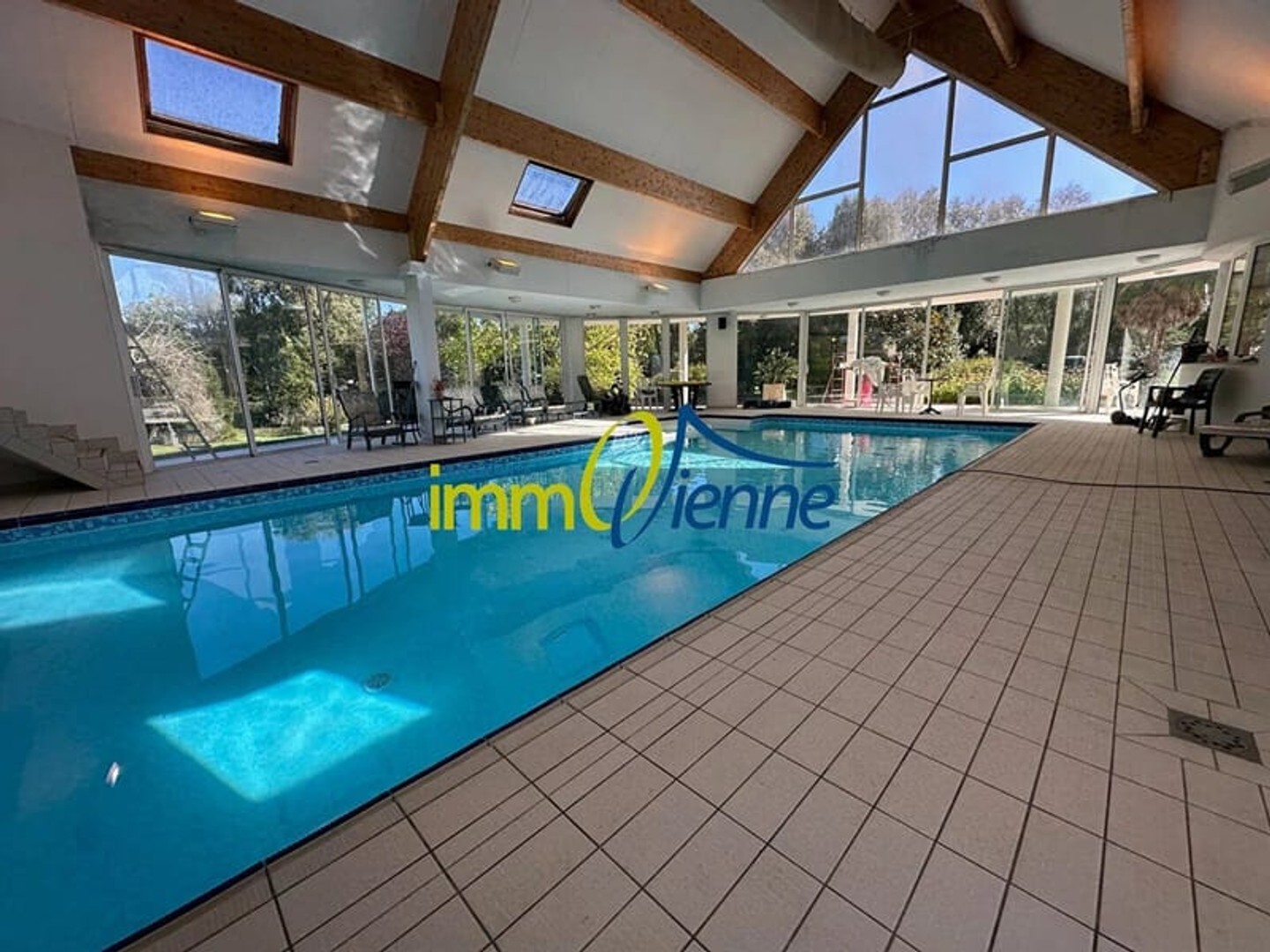 Maison à vendre - 9 pièces - 309m2 - Nieuil-L'espoir (86340)