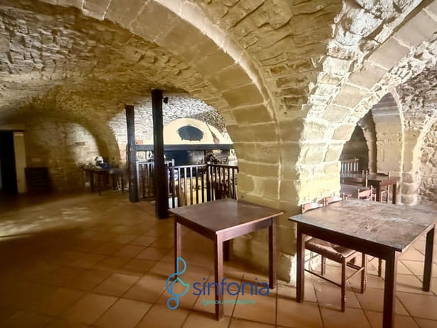 Immeuble à vendre - 16 pièces - 450m2 - Arpaillargues-Et-... (30700)