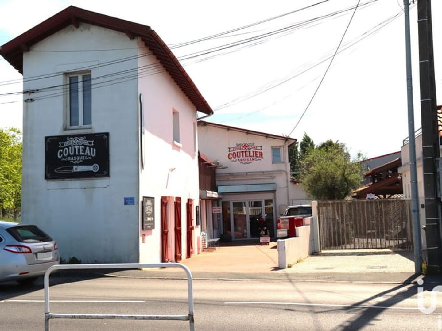 Immeuble commercial 400 m²
