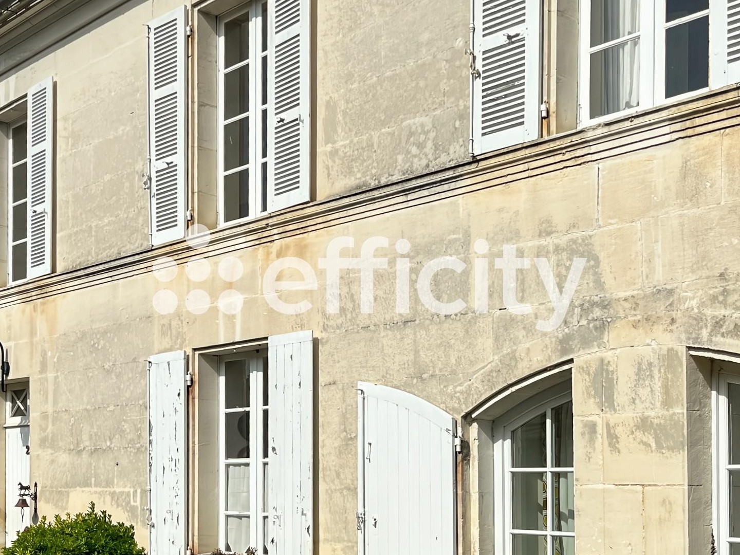 Maison à vendre - 6 pièces - 236m2 - Chassors (16200)
