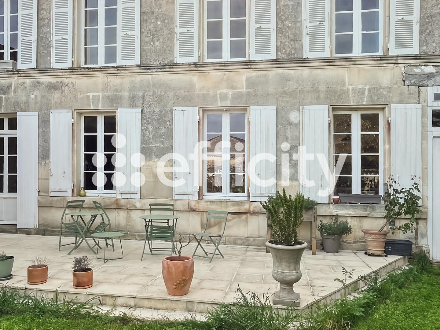 Maison à vendre - 6 pièces - 236m2 - Chassors (16200)