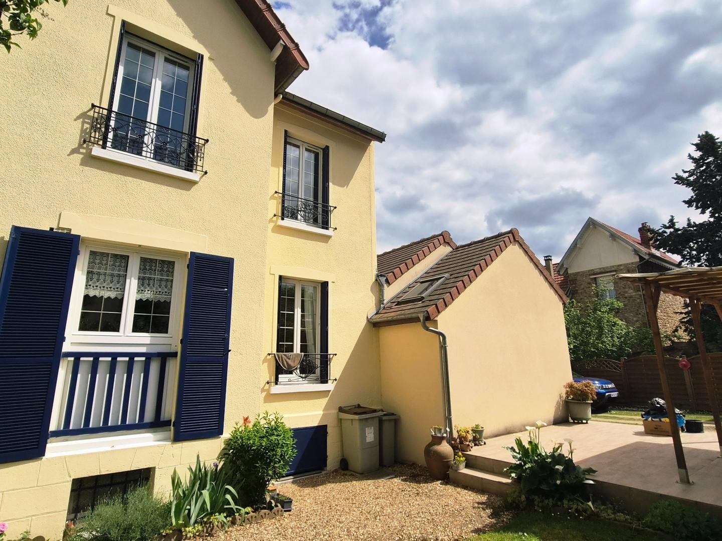 Grande Maison familiale  Calme absolu en impasse, à 10 min du centre-ville et de la gare