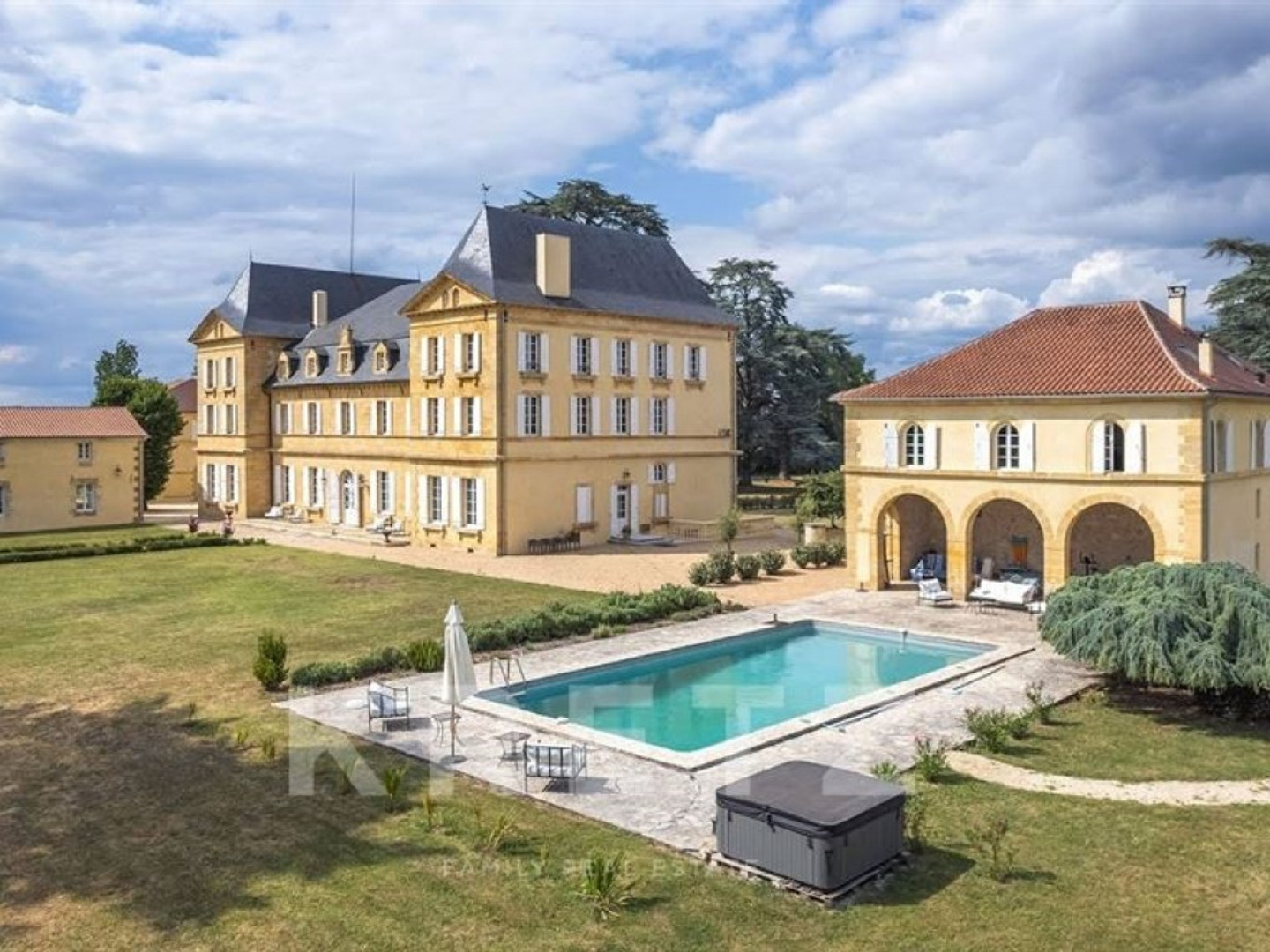 Appartement à vendre - 4 pièces - 177m2 - Bergerac (24100)