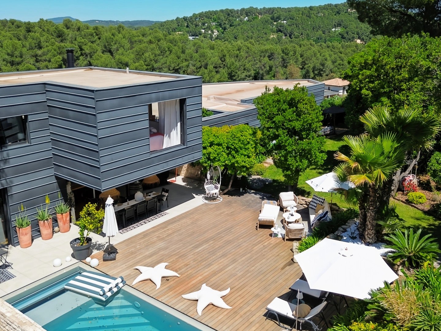 Maison 10 pièces 335 m²