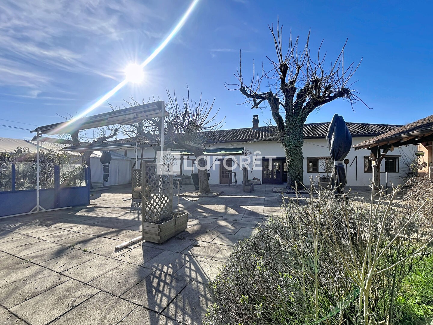Locaux à vendre - 200m2 - Confrançon (01310)