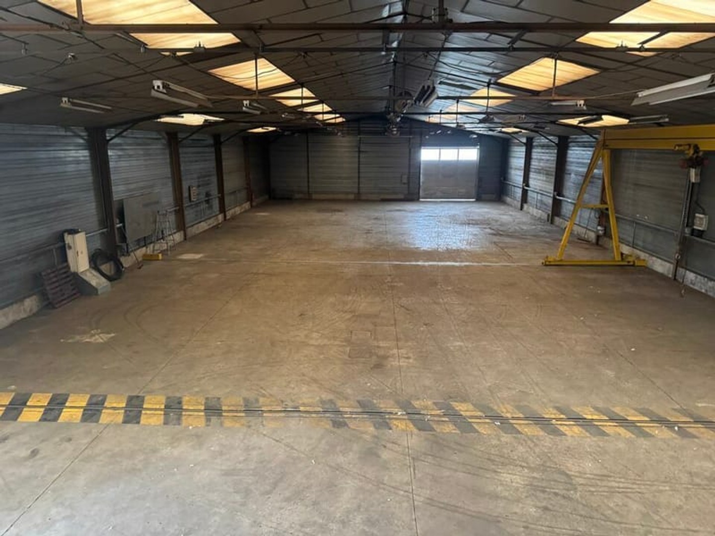 Magasin à vendre - 1064m2 - Saint-Pierre-Des-... (37700)