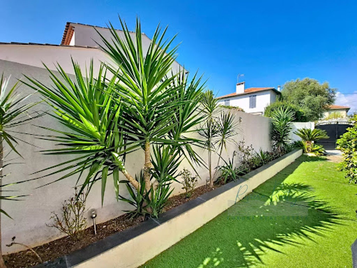Maison à vendre - 10 pièces - 207m2 - Antibes (06600)