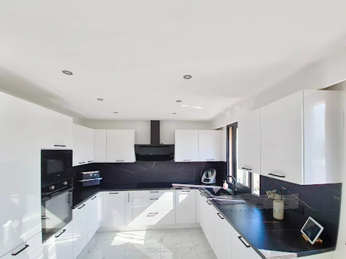 Maison à vendre - 10 pièces - 207m2 - Antibes (06600)