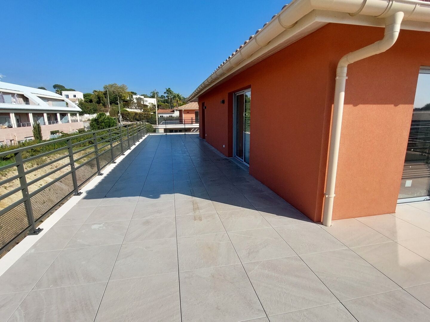 Appartement à vendre - 5 pièces - 142m2 - Vallauris (06220)