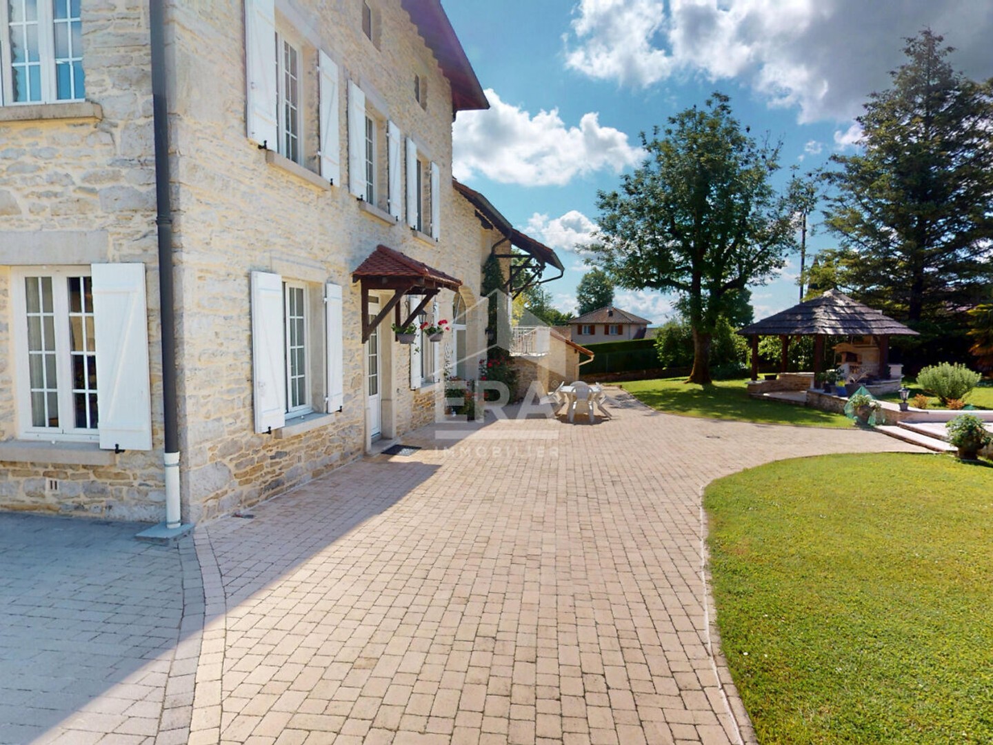 Maison à vendre - 8 pièces - 206m2 - Lagnieu (01150)