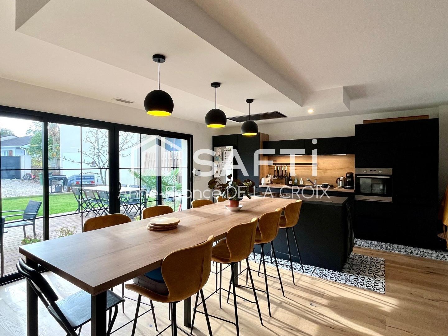 Contemporaine, Merignac centre, 6 chambres.