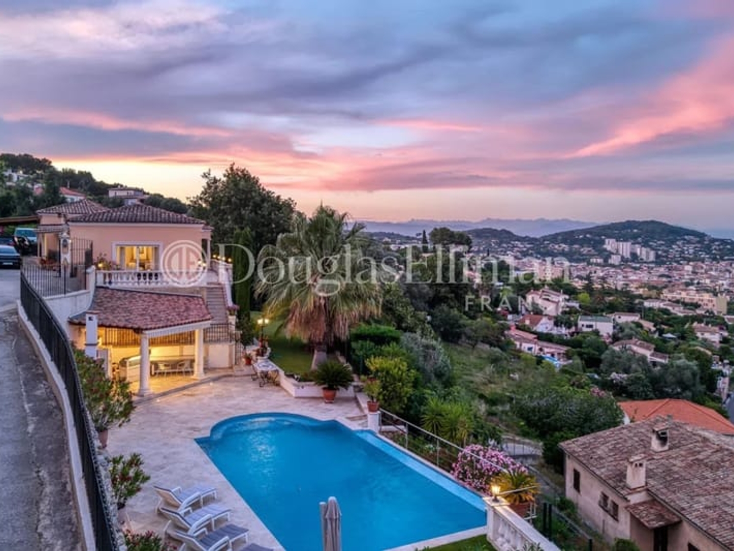 Maison à vendre - 5 pièces - 450m2 - Vallauris (06220)