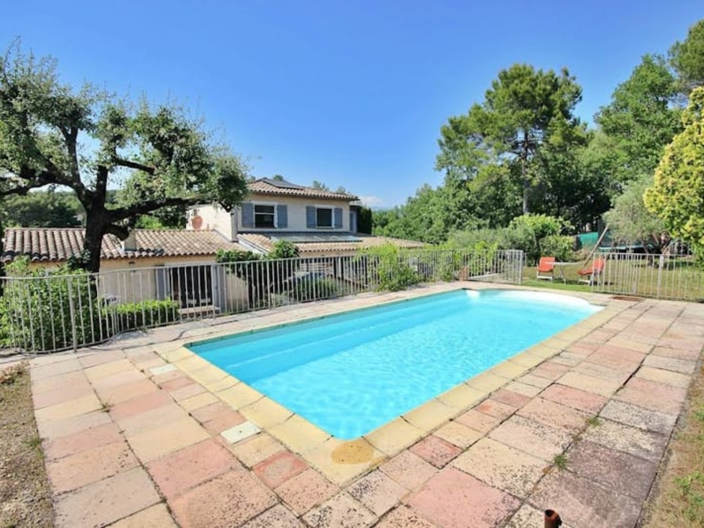 Villa 1 pièce 200 m²