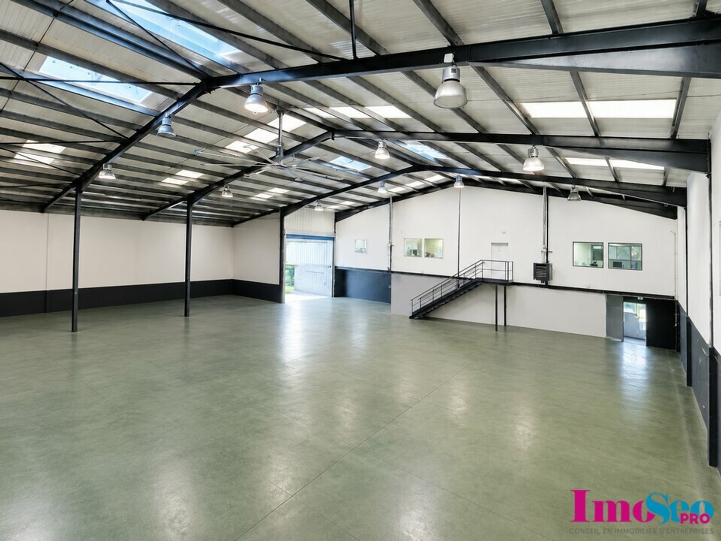 Locaux à vendre - 1620m2 - Le Haillan (33185)