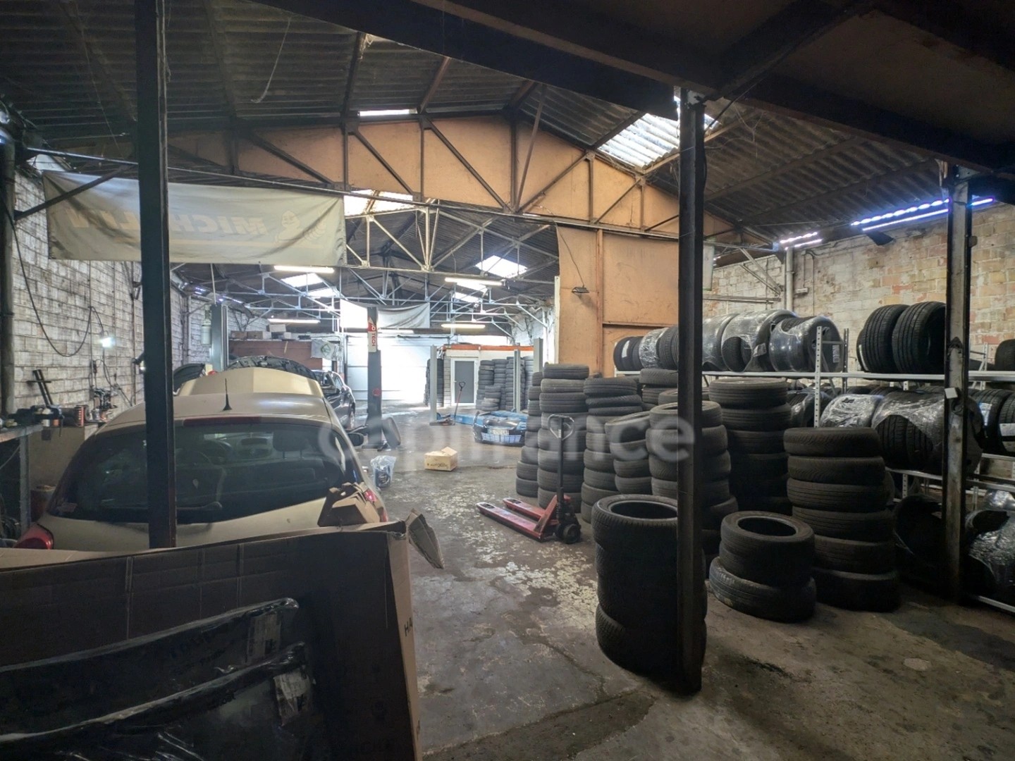 Magasin à vendre - 380m2 - Alençon (61000)