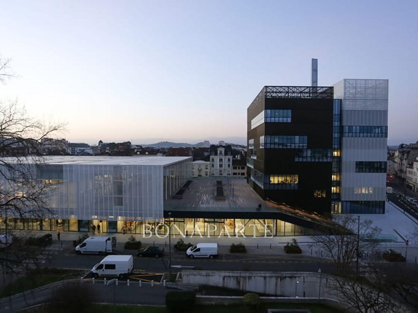 Locaux à vendre - 900m2 - Pau (64000)