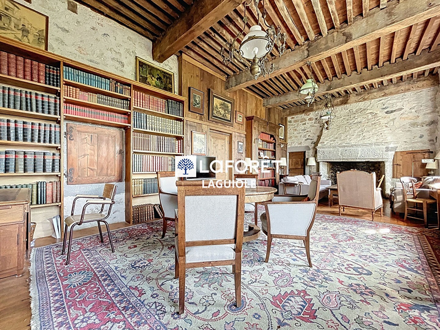 Maison à vendre - 9 pièces - 266m2 - Saint-Chély-D'aubrac (12470)