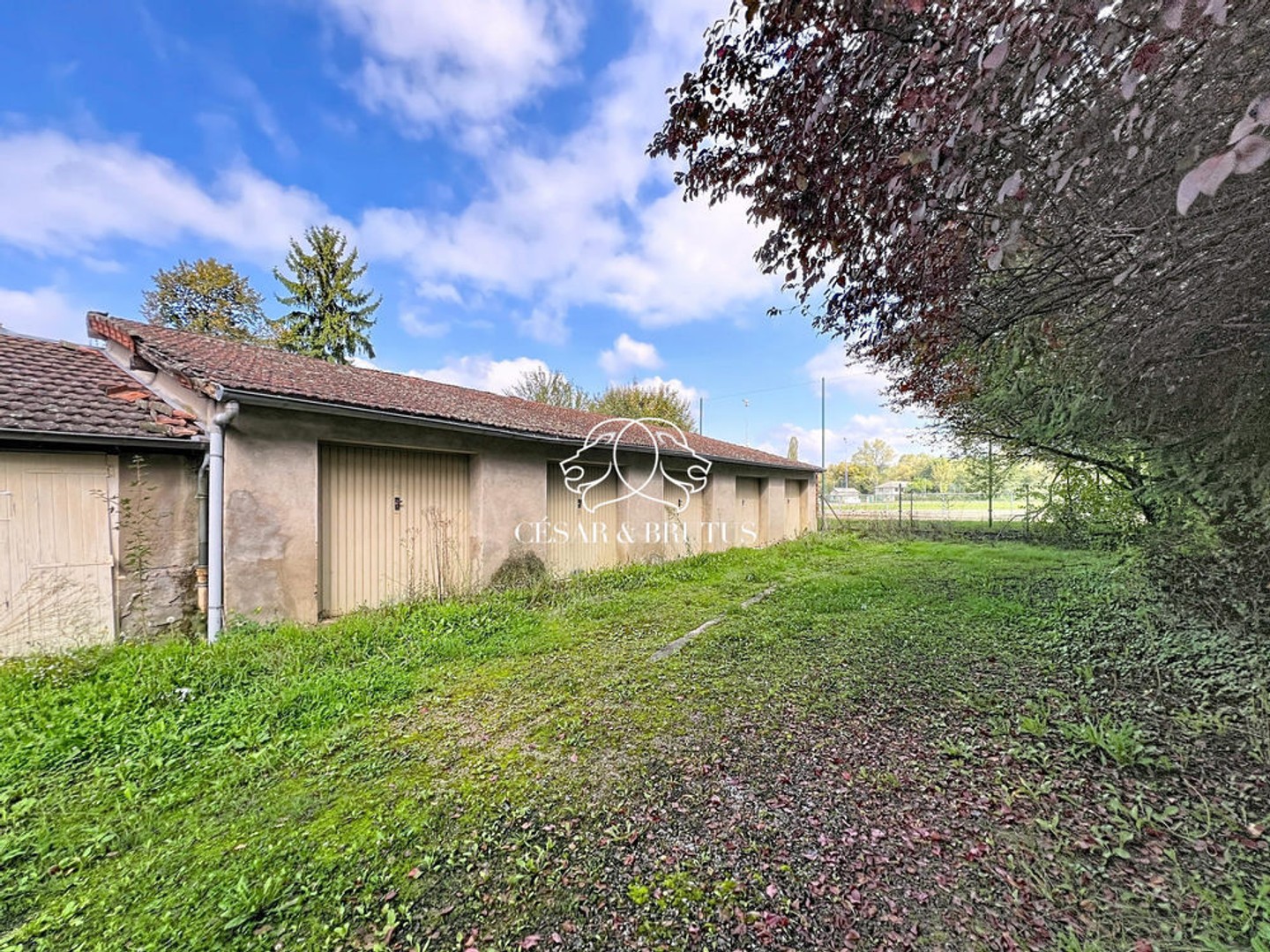 Parking / garage / box à vendre - Thizy-Les-Bourgs (69240)