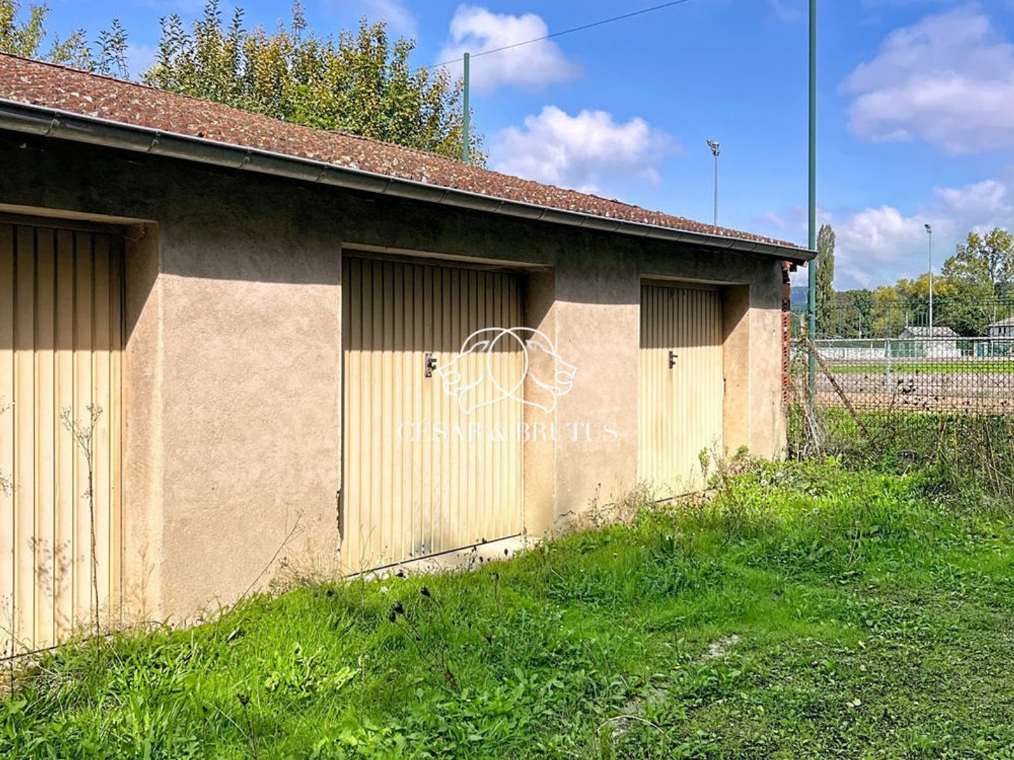 Parking / garage / box à vendre - Thizy-Les-Bourgs (69240)